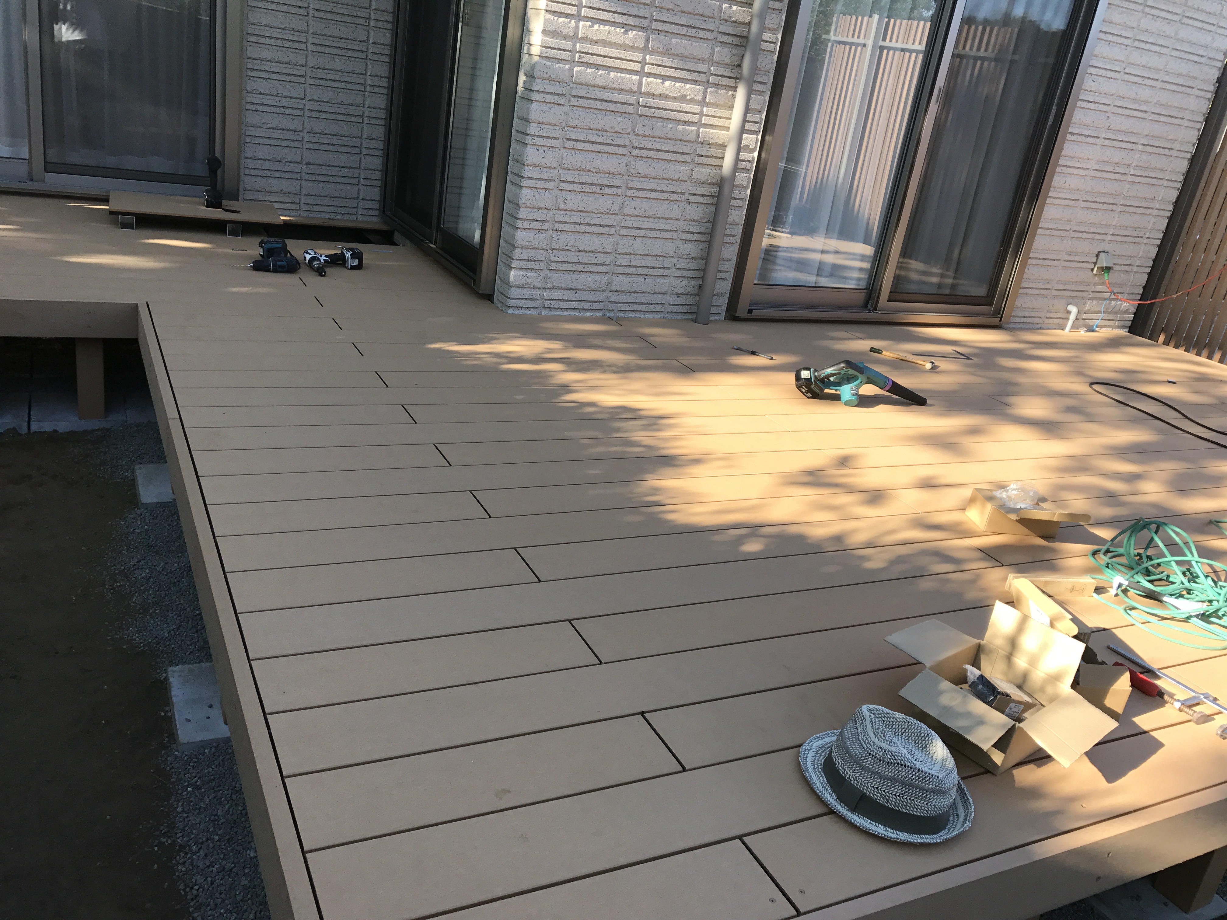 神奈川県横浜市戸塚区の戸建住宅にて、エクステリア施工、ウッドデッキ新設工事を行いました。