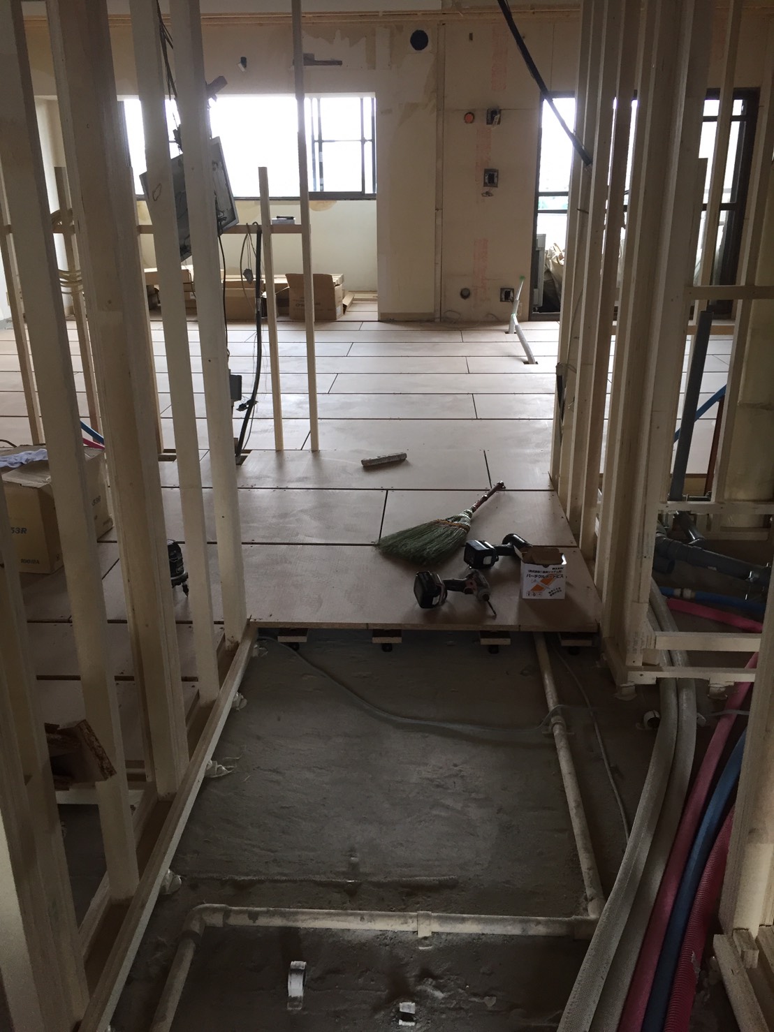 千葉県浦安市にて、マンションの床リノベーション、置床工事を行いました！