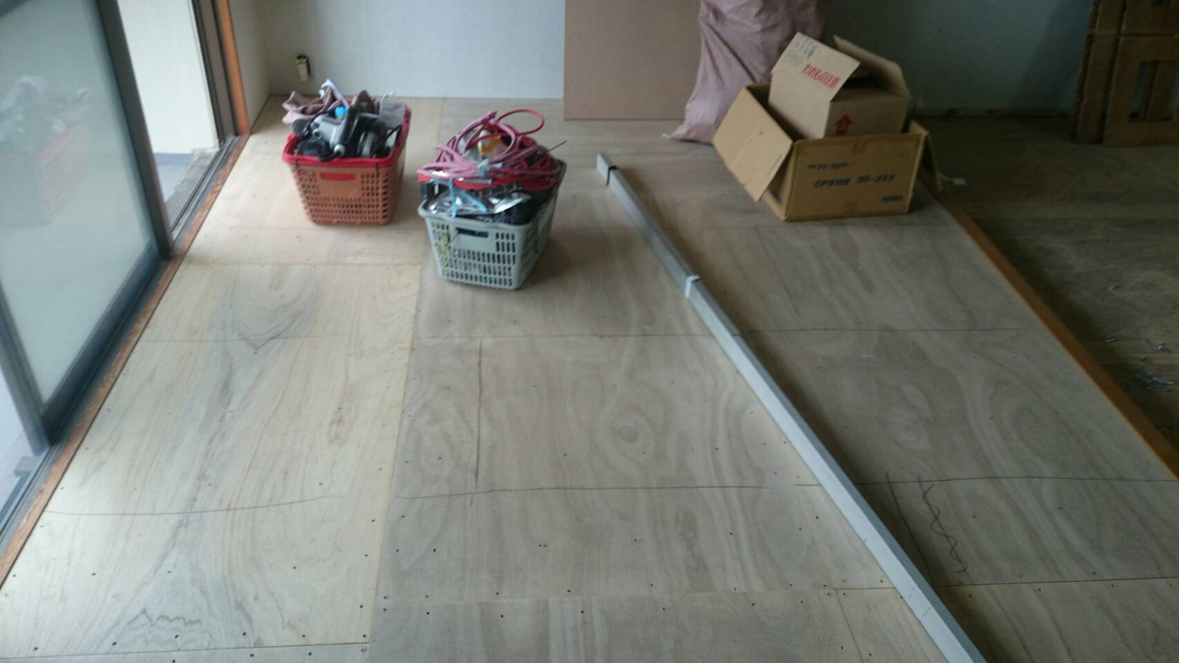 千葉県鴨川市にて、マンションの床リノベーション、置床工事を行いました。