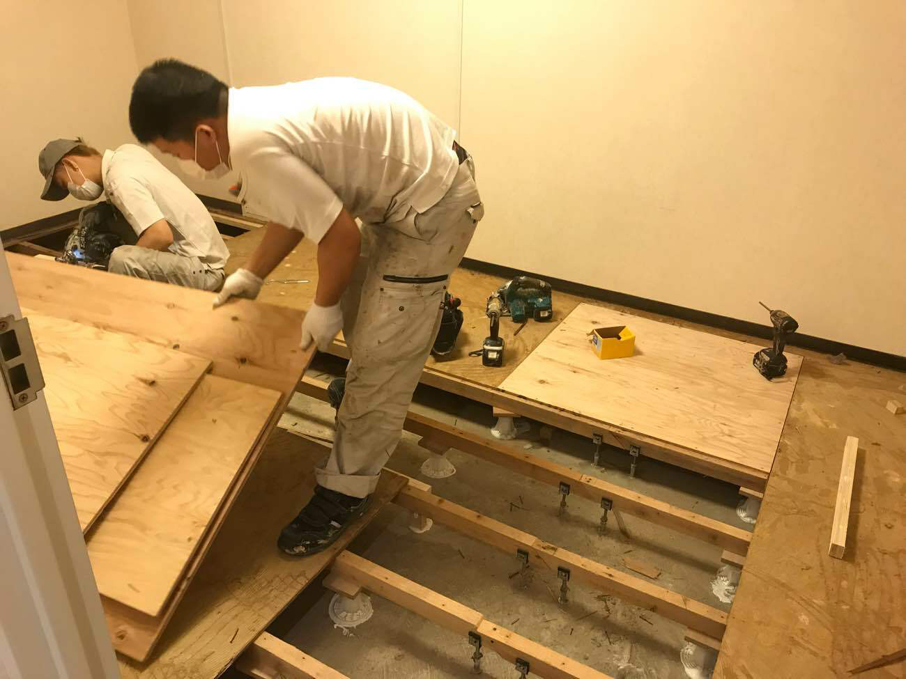 マンション 床復旧工事 針葉樹合板（東京都港区元麻布）
