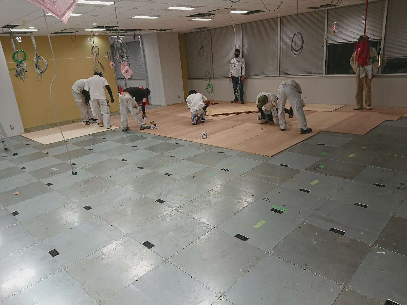 クリニック新装工事 置床工事 乾式二重床（東京都中央区）