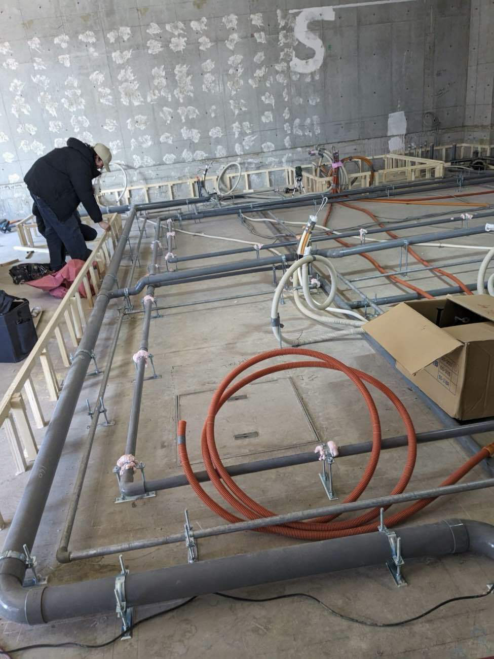 クリニック新装　置床工事　乾式二重床（神奈川県横浜市港南区）