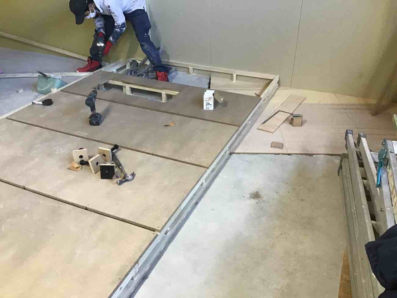 シュミレーションゴルフ店舗　置床工事　乾式二重床（横浜市青葉区）