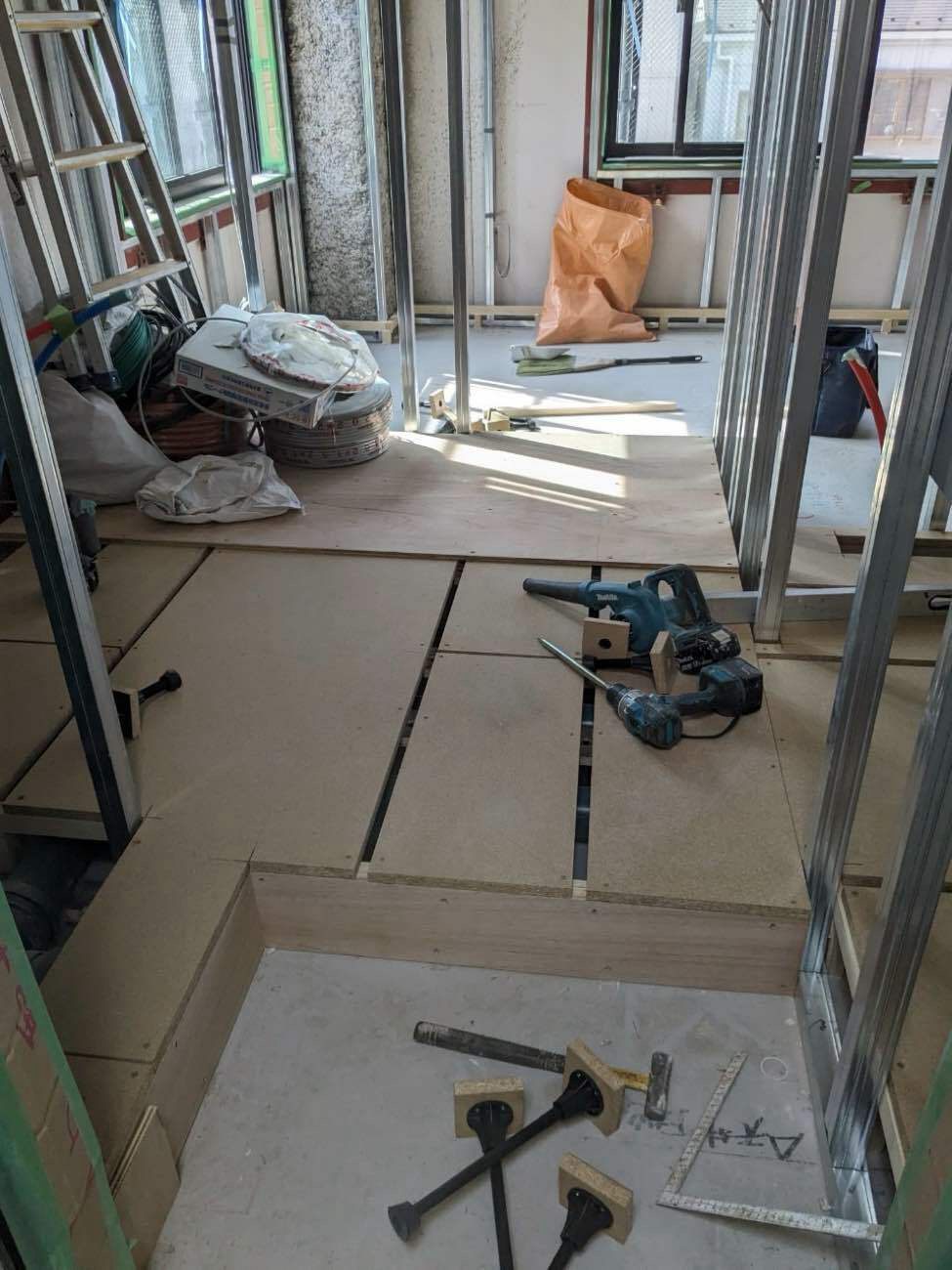 マンション　置床工事　乾式二重床（横浜市西区）