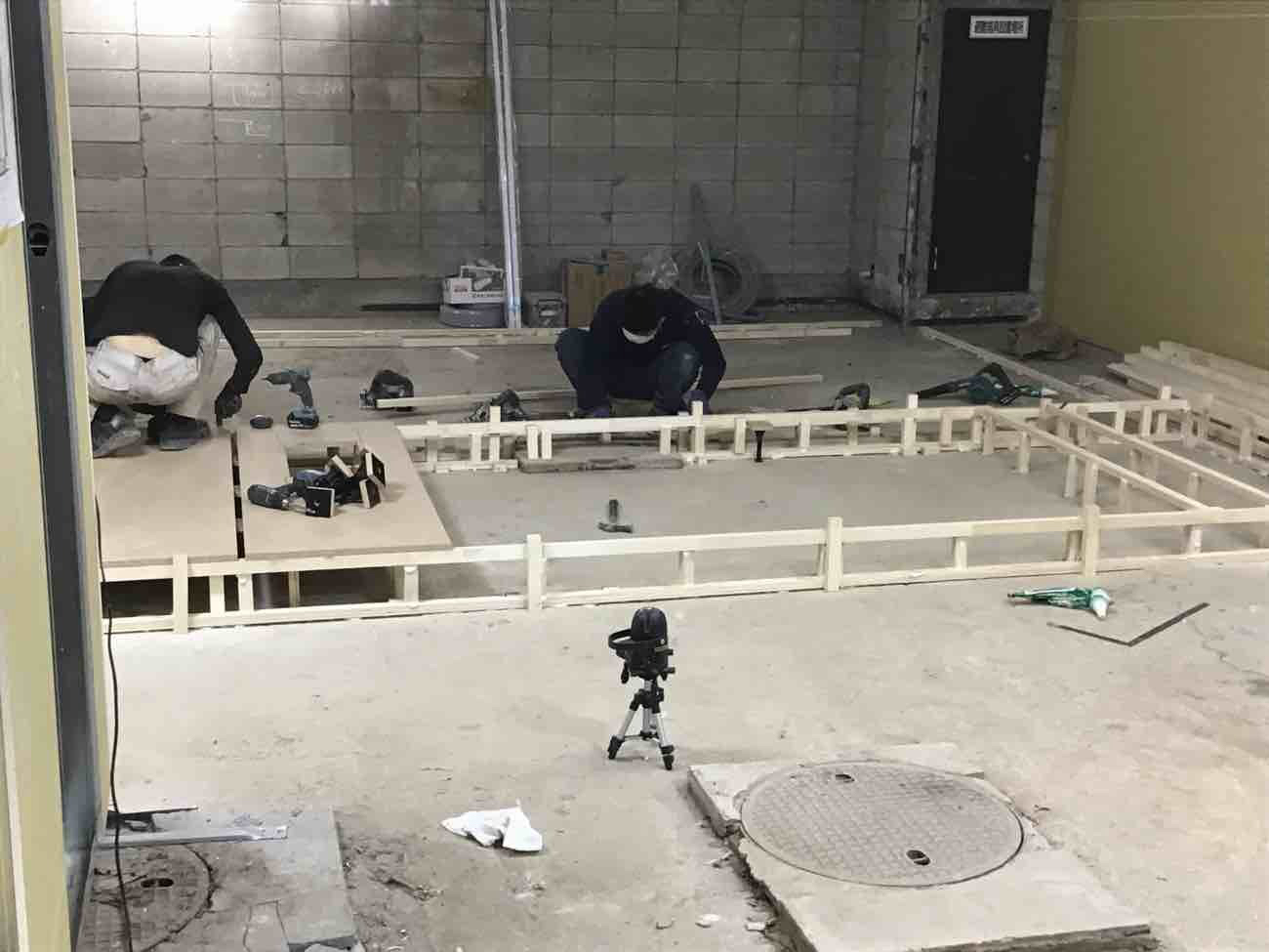 シュミレーションゴルフ店舗　置床工事　乾式二重床（東京都大田区）