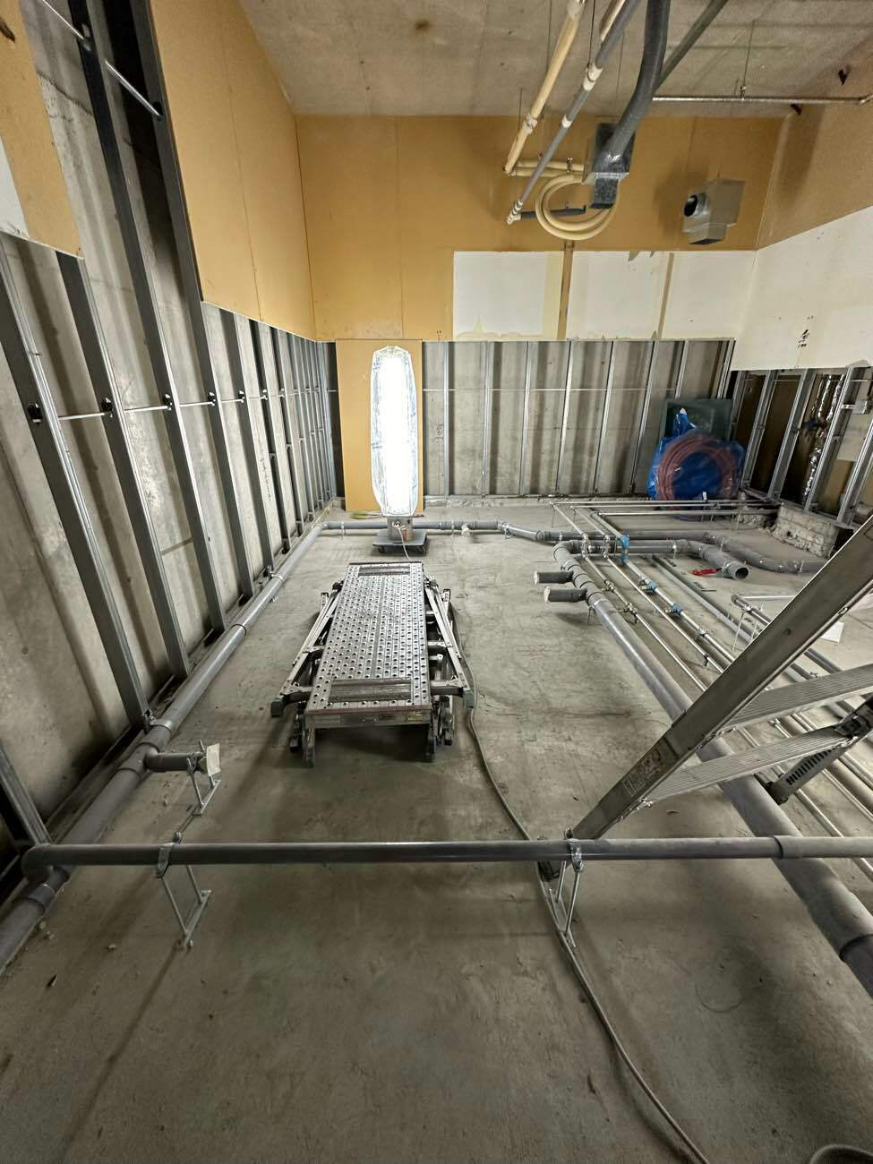 事務所　置床工事　乾式二重床（東京都北区）