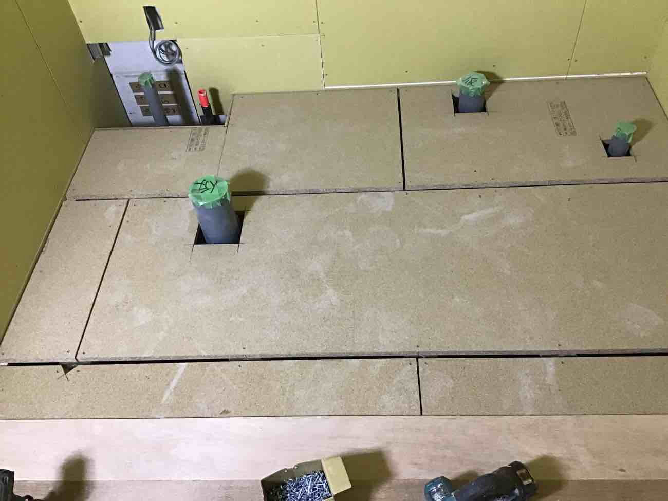 店舗　夜間工事　置床工事　乾式二重床（東京都新宿区）