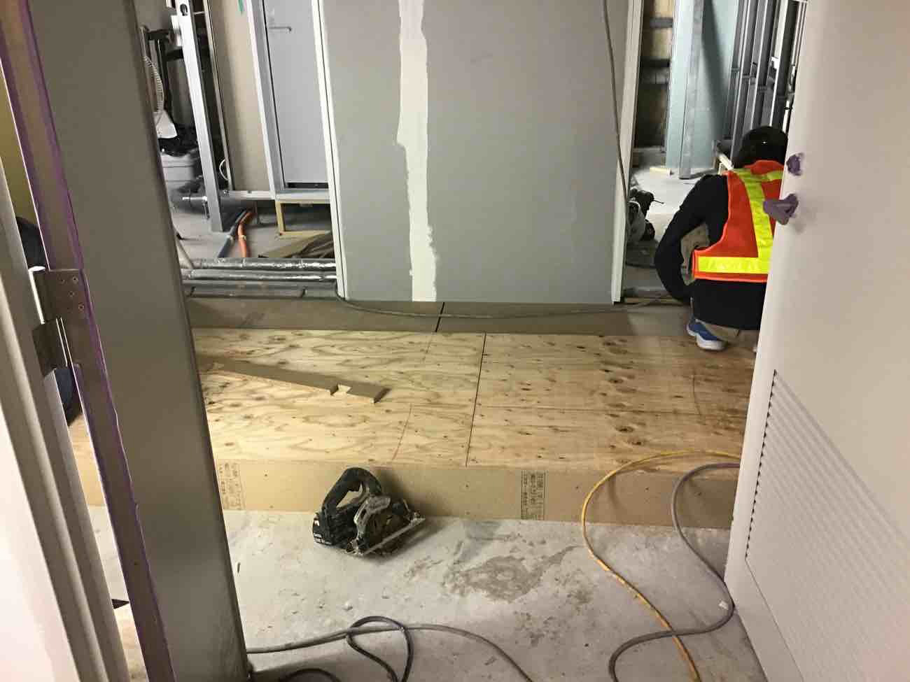 事務所　置床工事　乾式二重床（東京都北区）