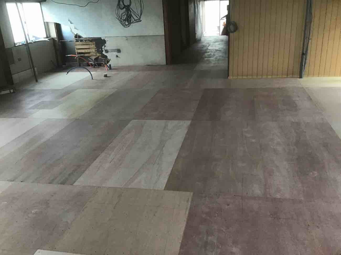 店舗　置床工事　乾式二重床（埼玉県戸田市）