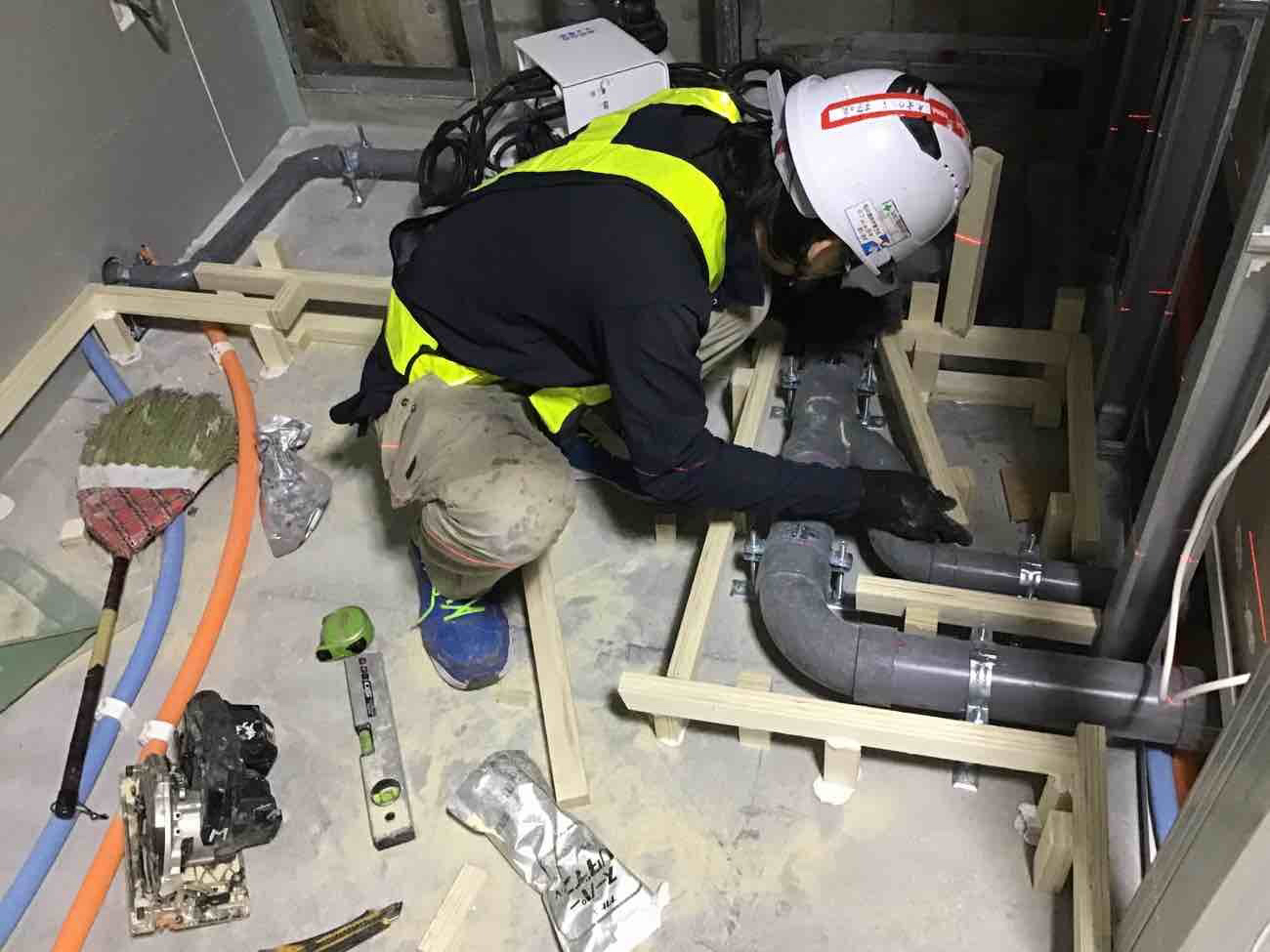 事務所　置床工事　乾式二重床（東京都北区）