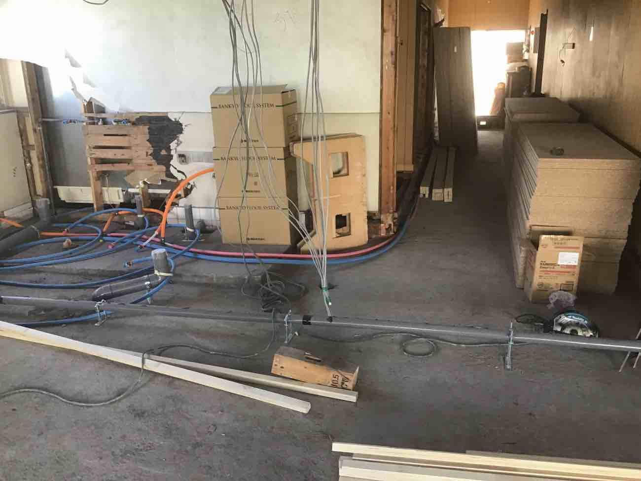 店舗　置床工事　乾式二重床（埼玉県戸田市）