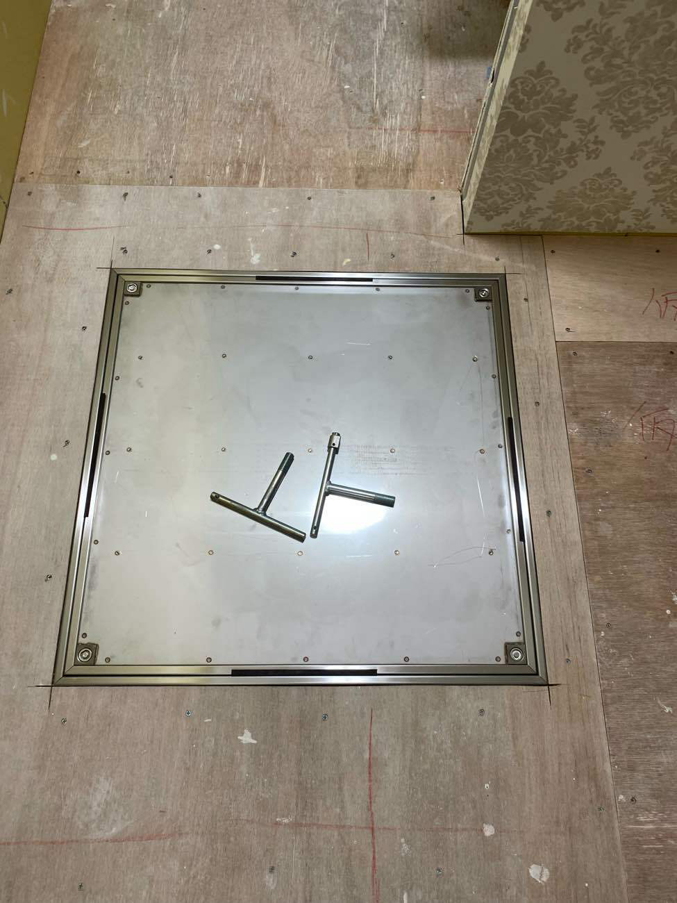 店舗　夜間工事　置床工事　乾式二重床（東京都新宿区）