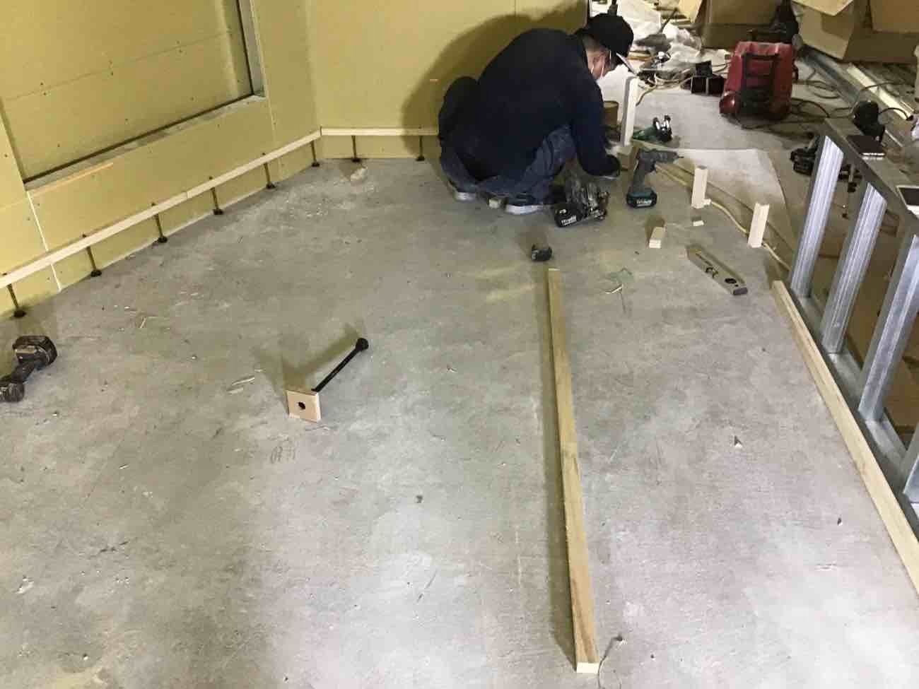 店舗　夜間工事　置床工事　乾式二重床（東京都新宿区）