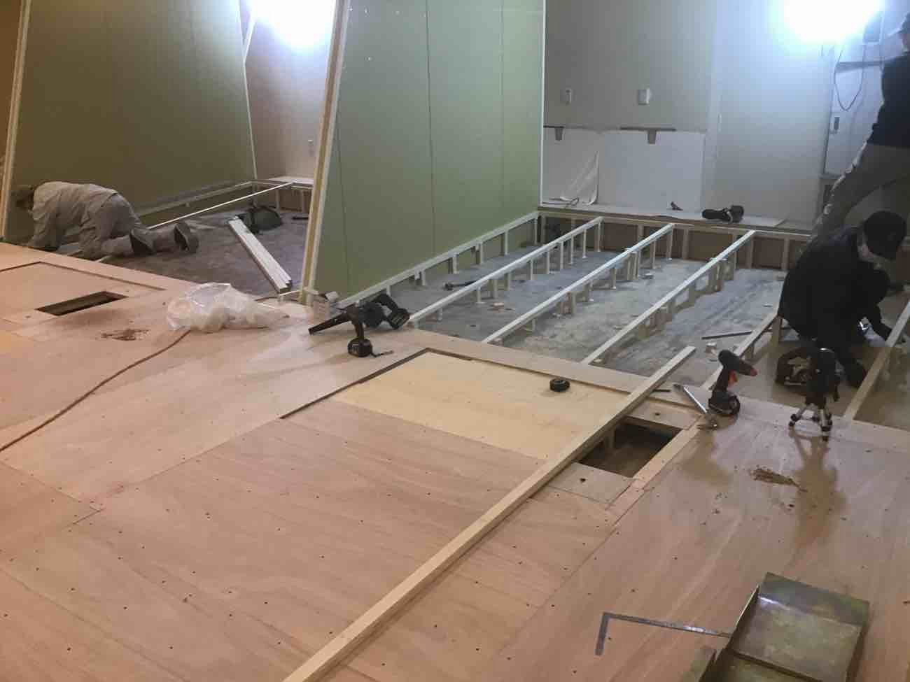 シュミレーションゴルフ店舗　置床工事　乾式二重床（神奈川県厚木市）