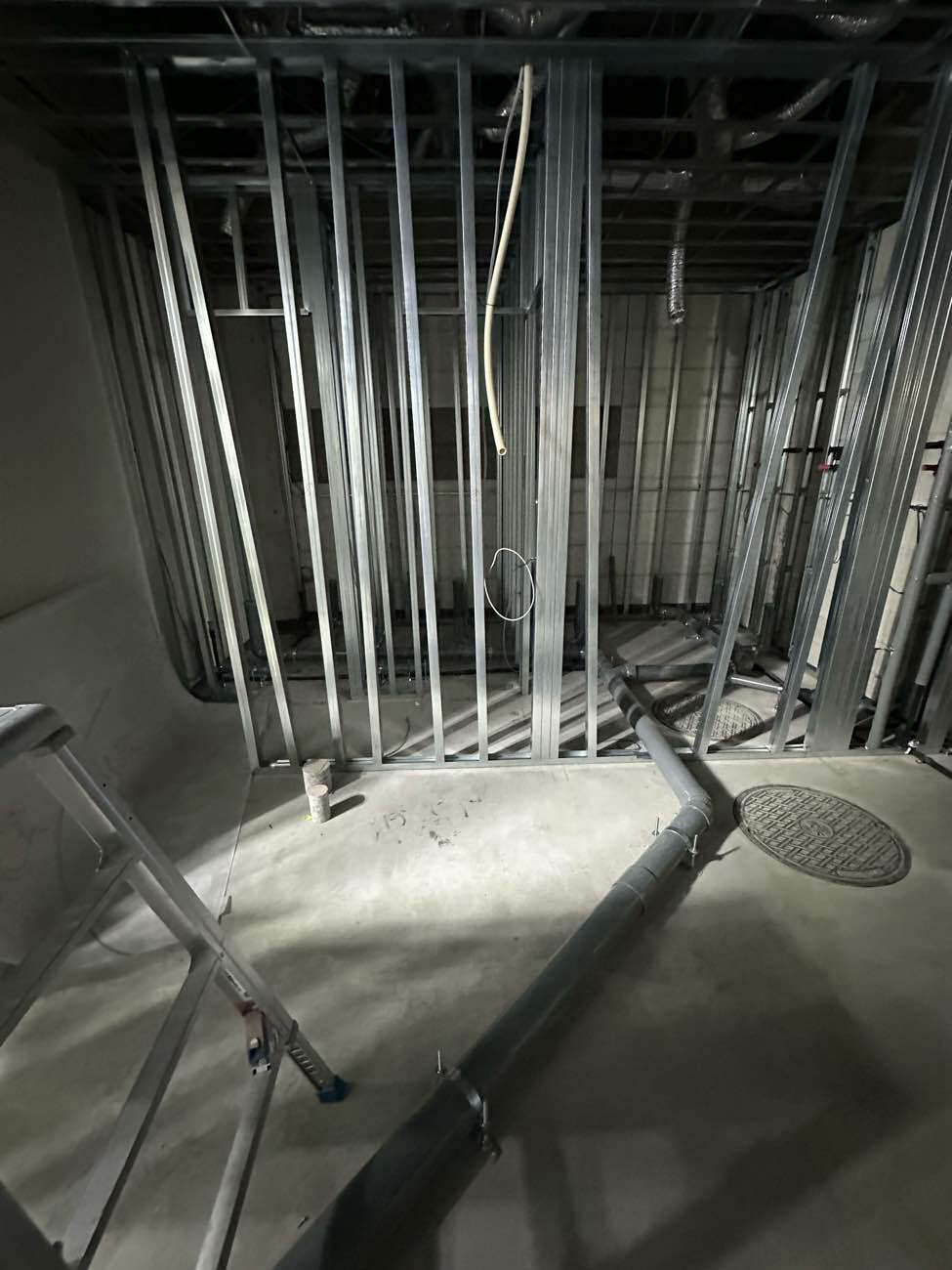 店舗　夜間工事　置床工事　乾式二重床（東京都新宿区）