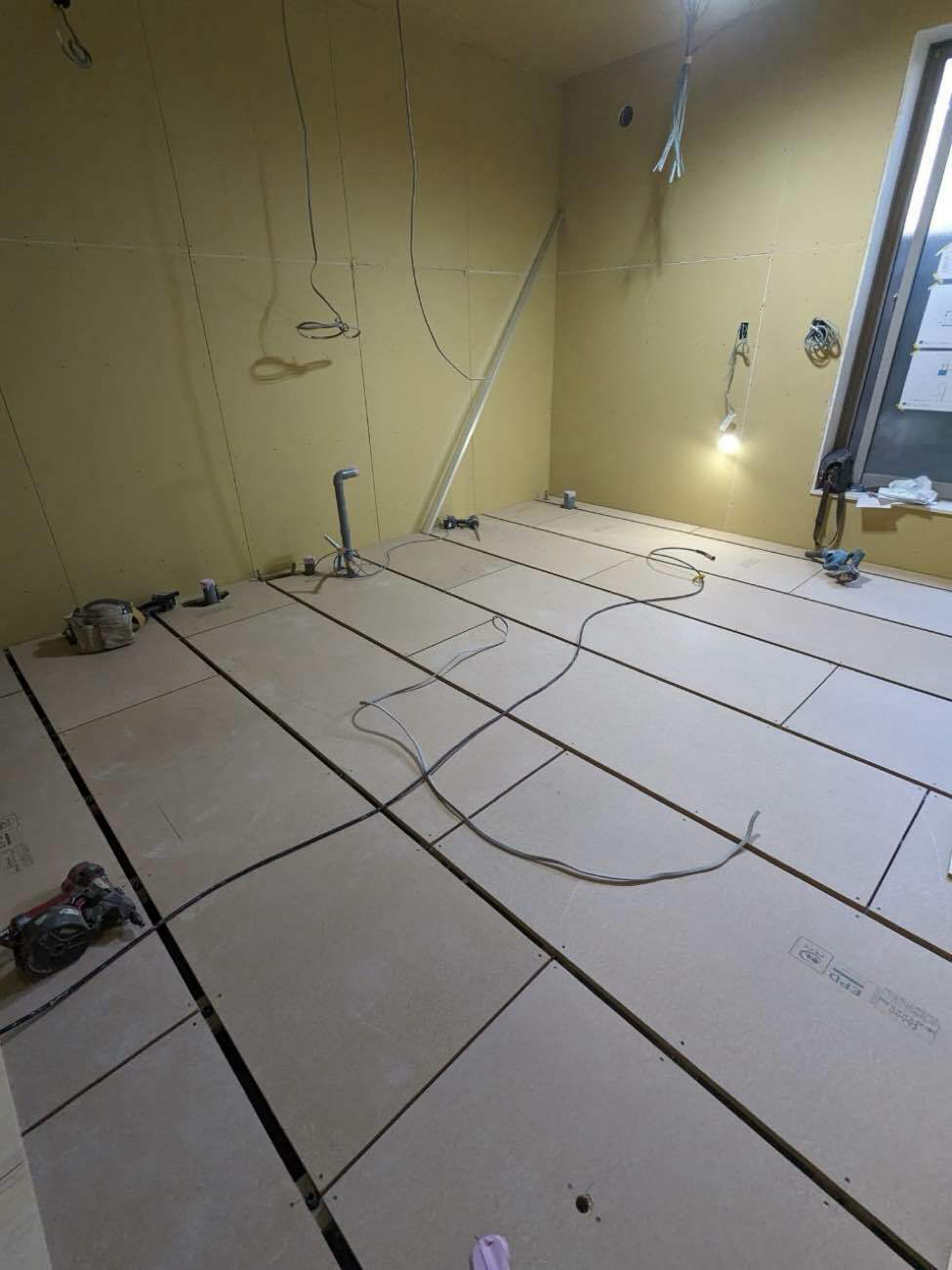 店舗　置床工事　乾式二重床（東京都世田谷区）