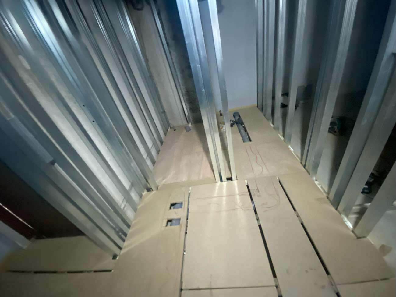 マンション　置床工事　乾式二重床（東京都渋谷区）