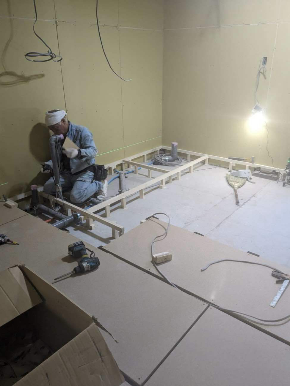 店舗　置床工事　乾式二重床（東京都世田谷区）