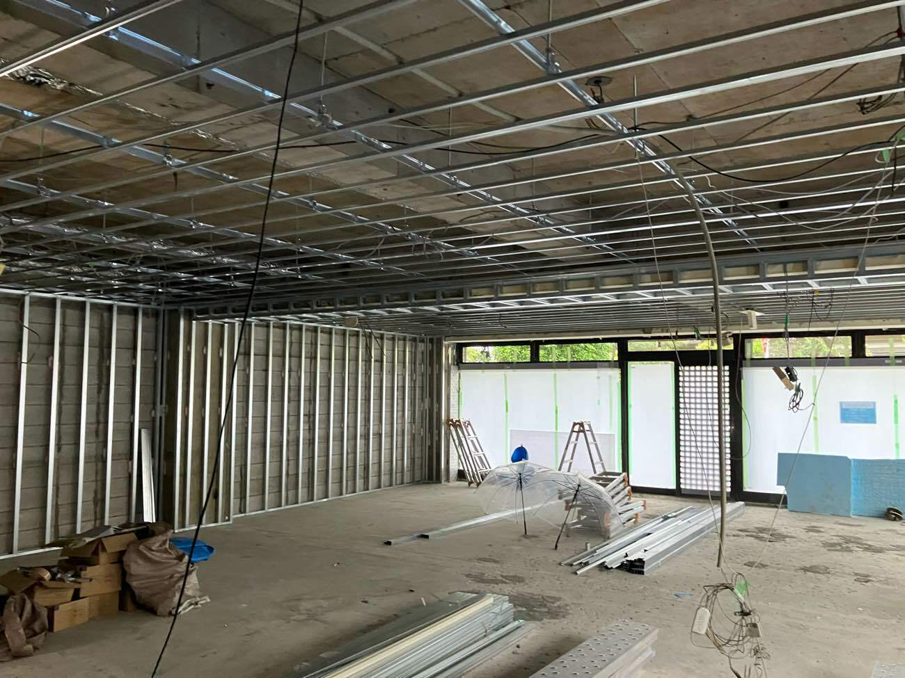 店舗　置床工事　プラモクレン（東京都国立市）