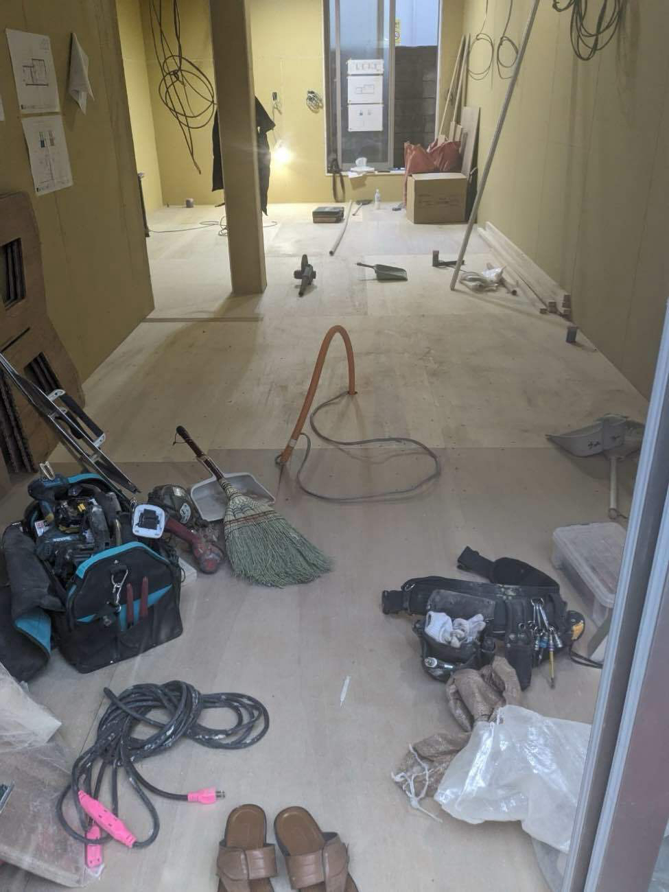 店舗　置床工事　乾式二重床（東京都世田谷区）