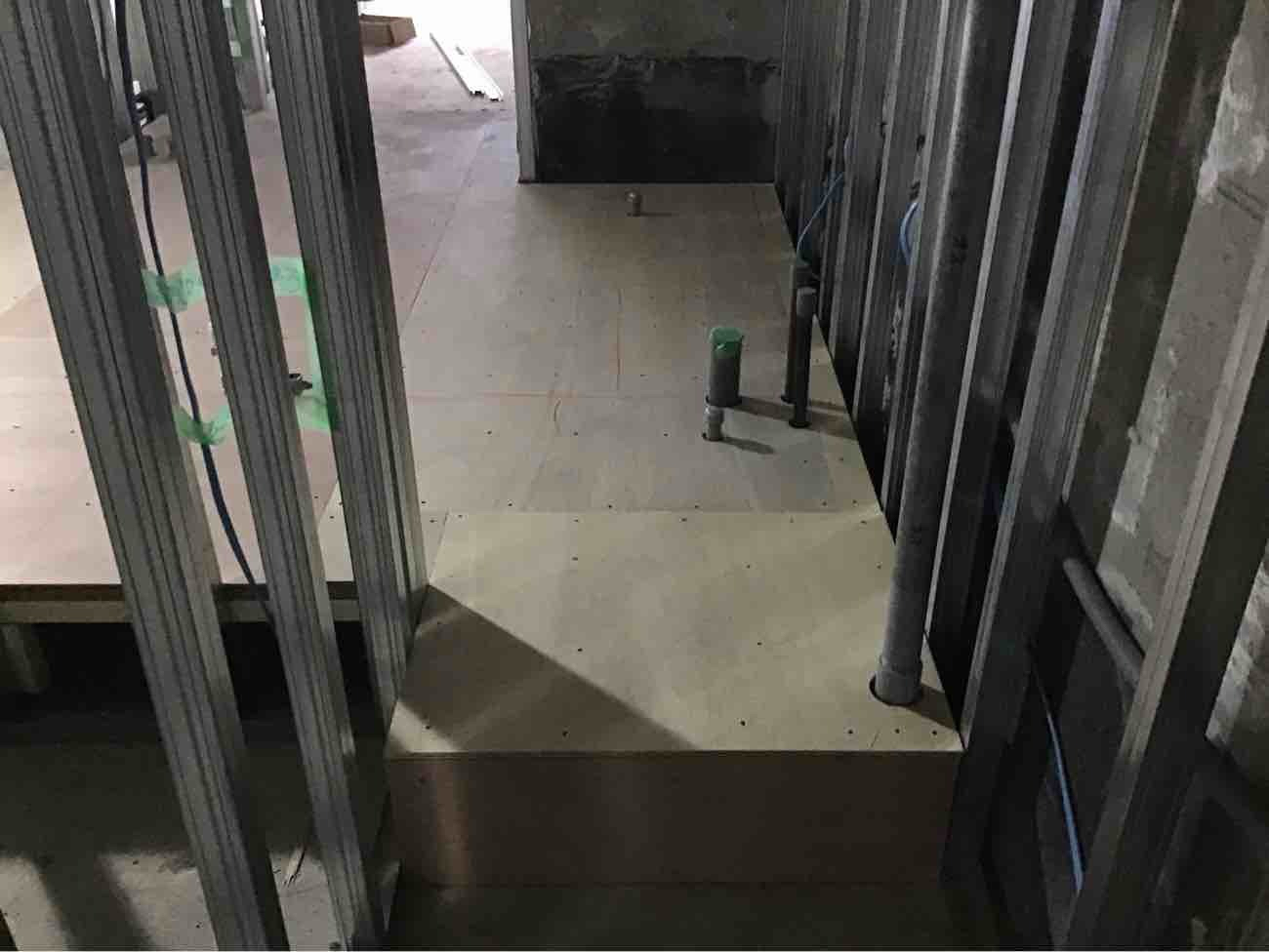 ダイニングバー新装　置床工事　乾式二重床（東京都江戸川区）