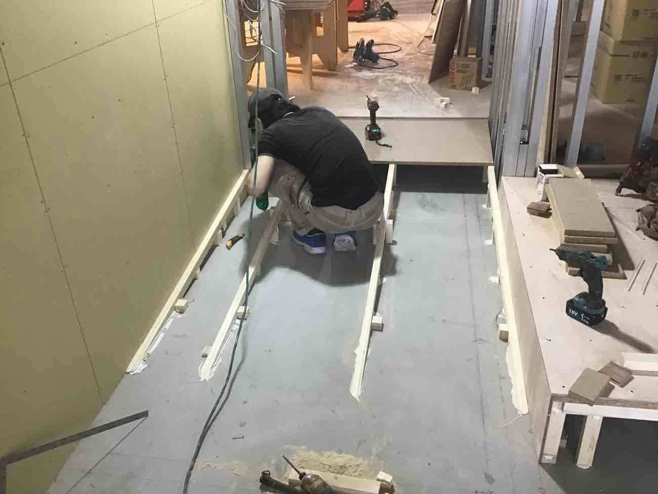 店舗　置床工事　乾式二重床（東京都目黒区）