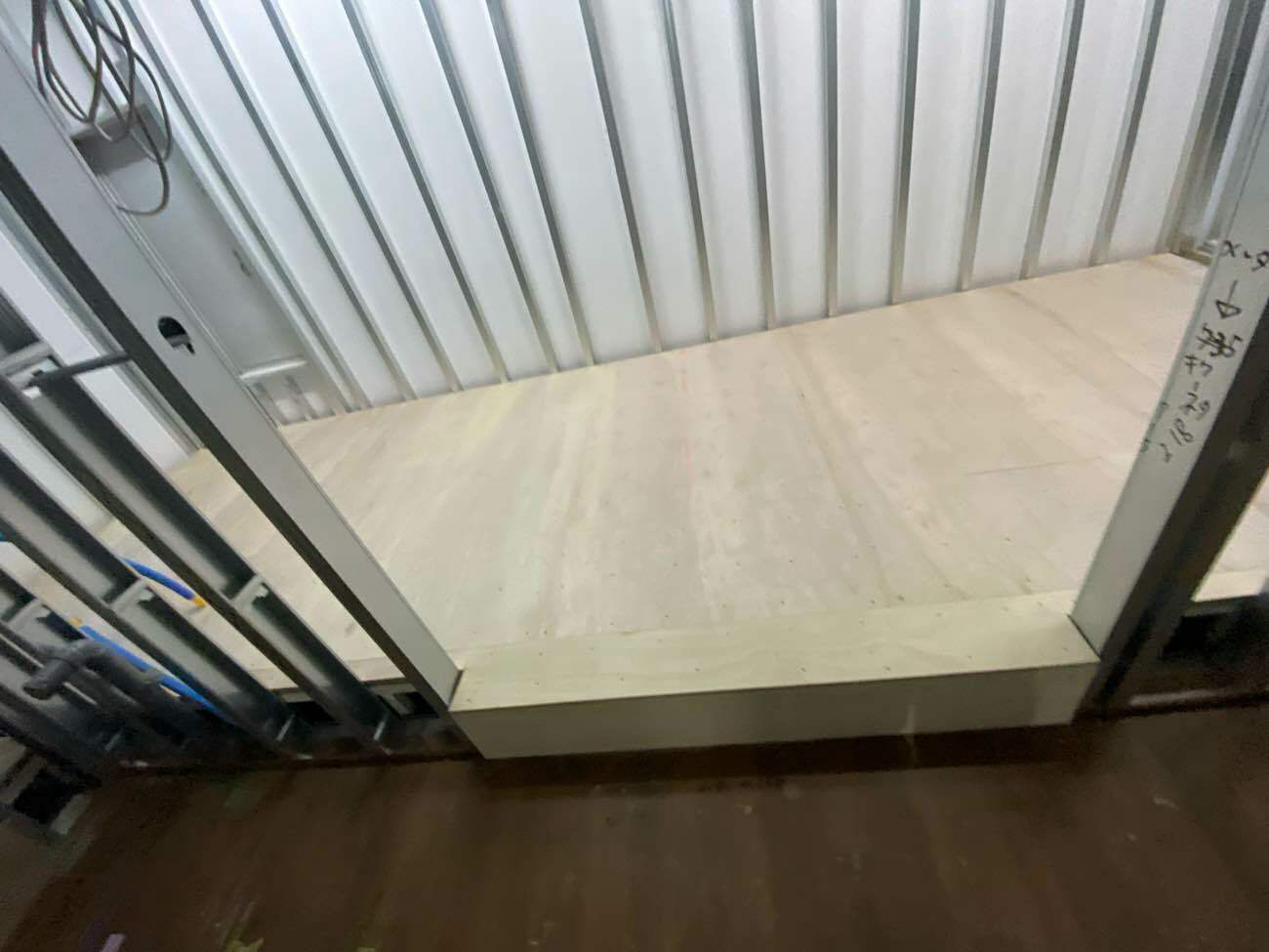 店舗　置床工事　乾式二重床（東京都小金井市）