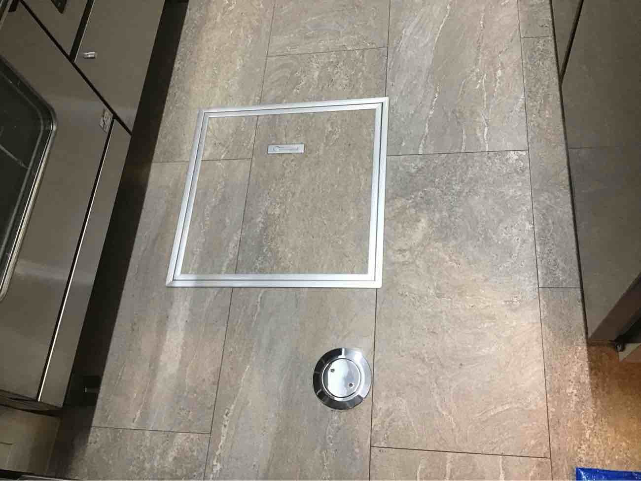 カフェ新装　置床工事　乾式二重床（東京都渋谷区）　