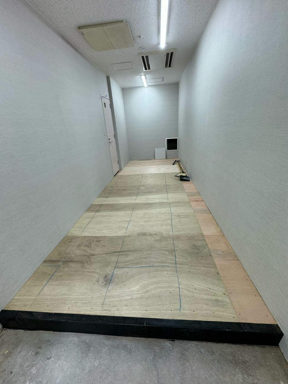 駅改修　置床工事　乾式二重床（東京都北区）　