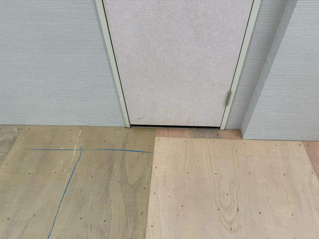 駅改修　置床工事　乾式二重床（東京都北区）　