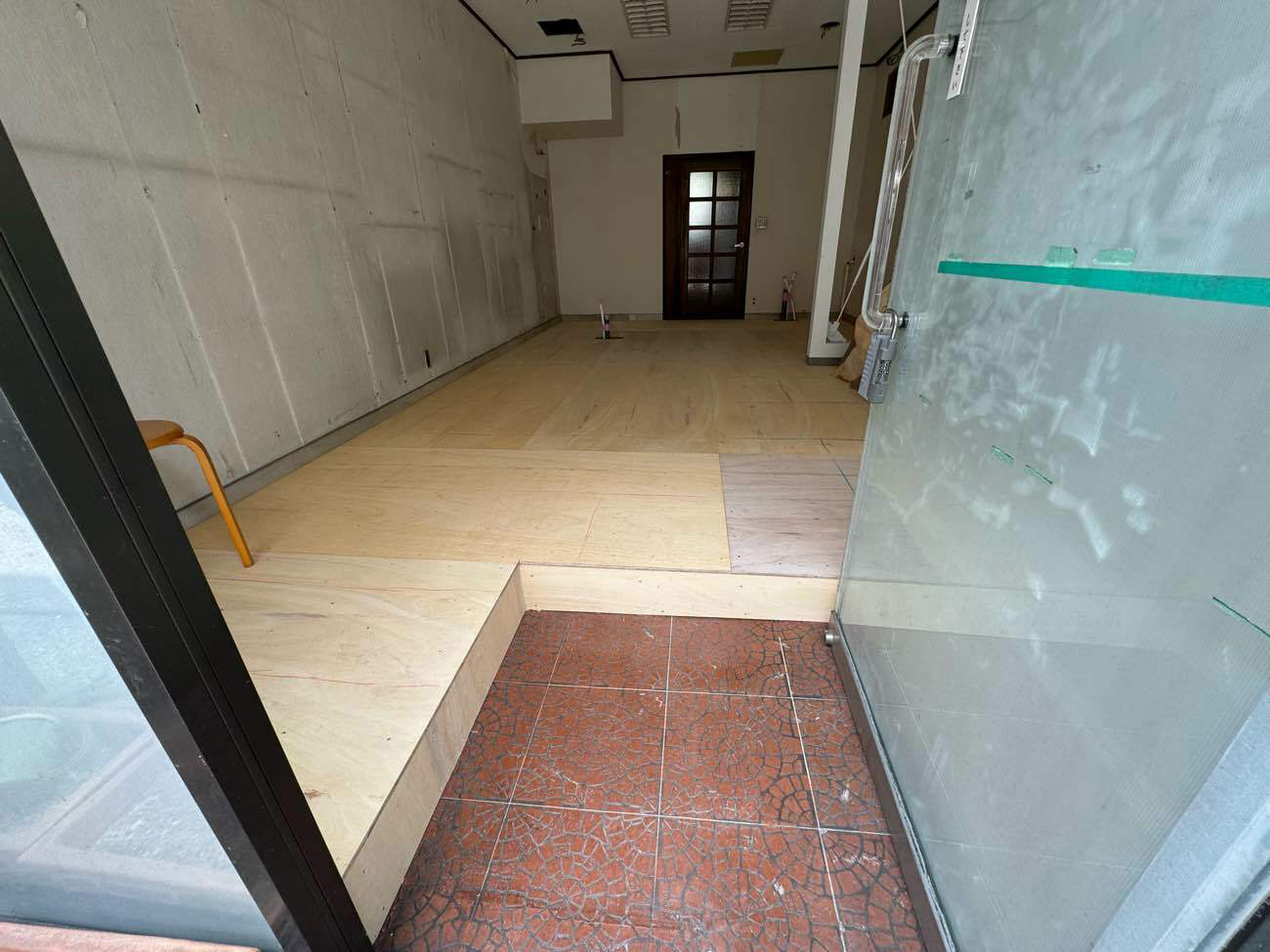 店舗新装　置床工事　乾式二重床（神奈川県大和市）