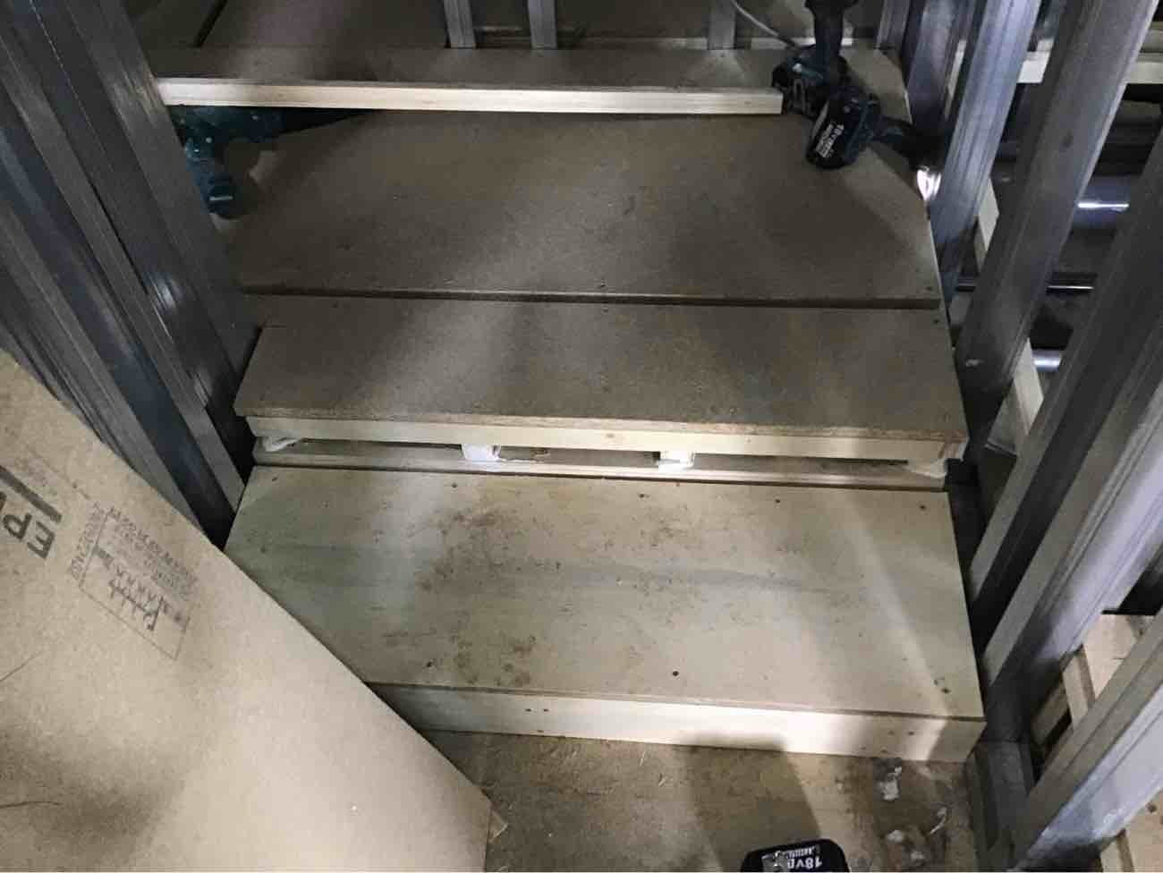 カフェ新装　置床工事　乾式二重床（東京都渋谷区）　