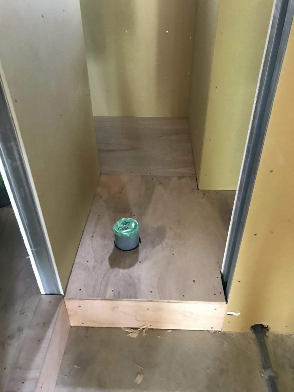 店舗　置床工事　乾式二重床（東京都港区）