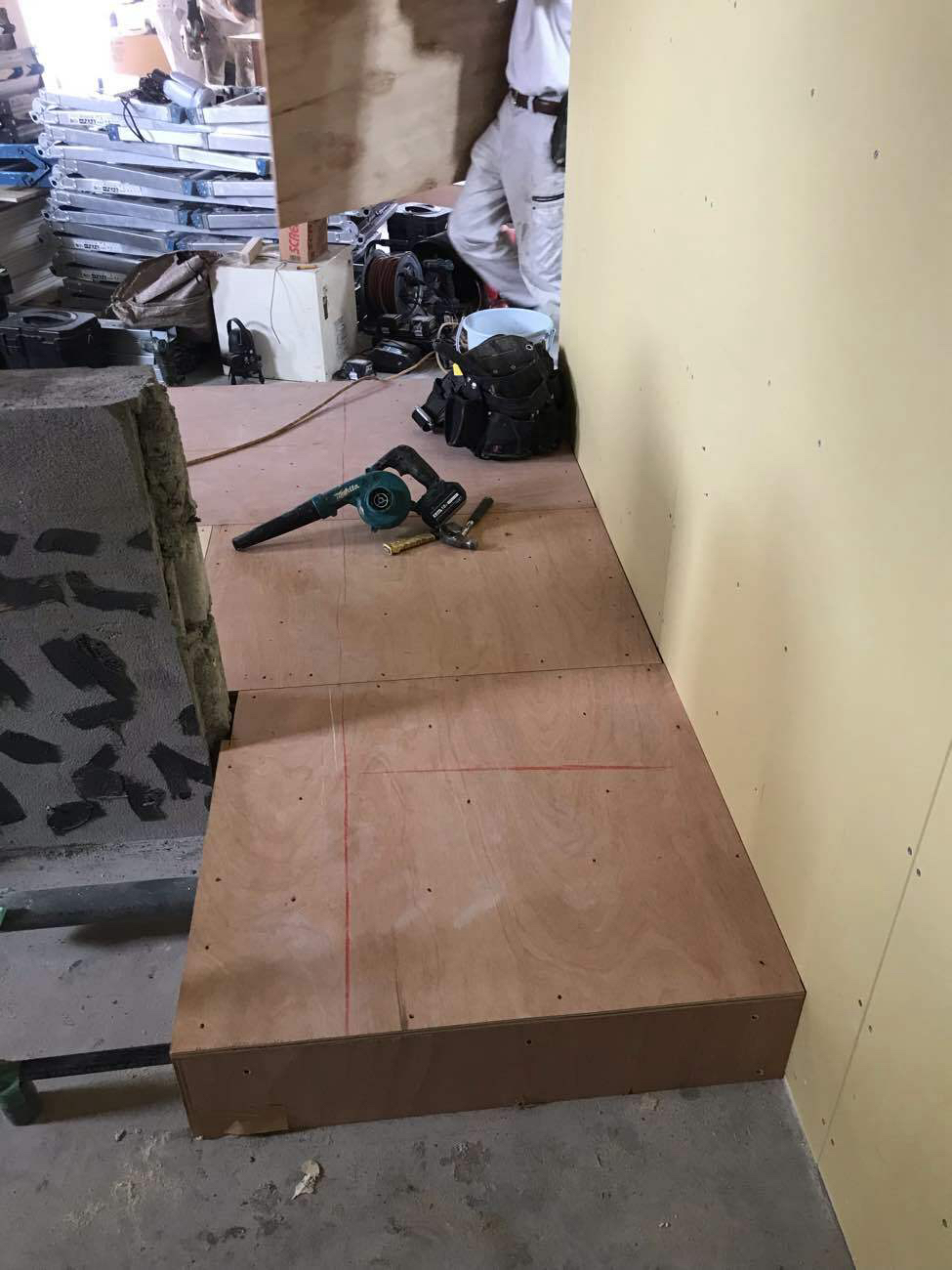 店舗　置床工事　乾式二重床（東京都港区）