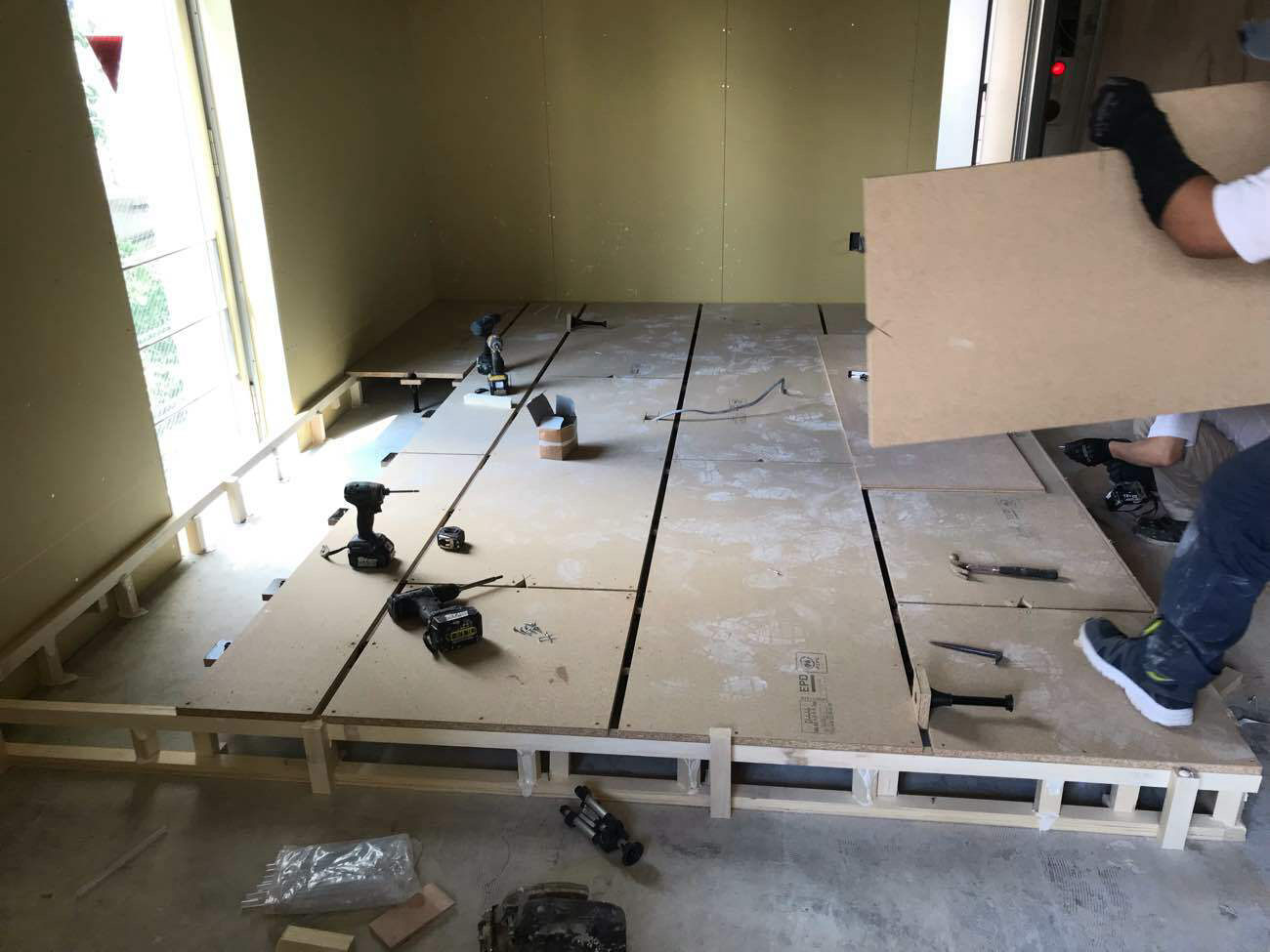 店舗　置床工事　乾式二重床（東京都港区）