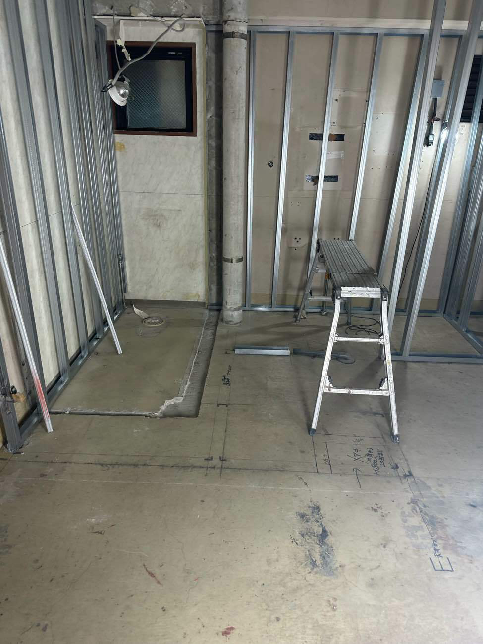 カフェ新装　置床工事　乾式二重床（東京都渋谷区）　