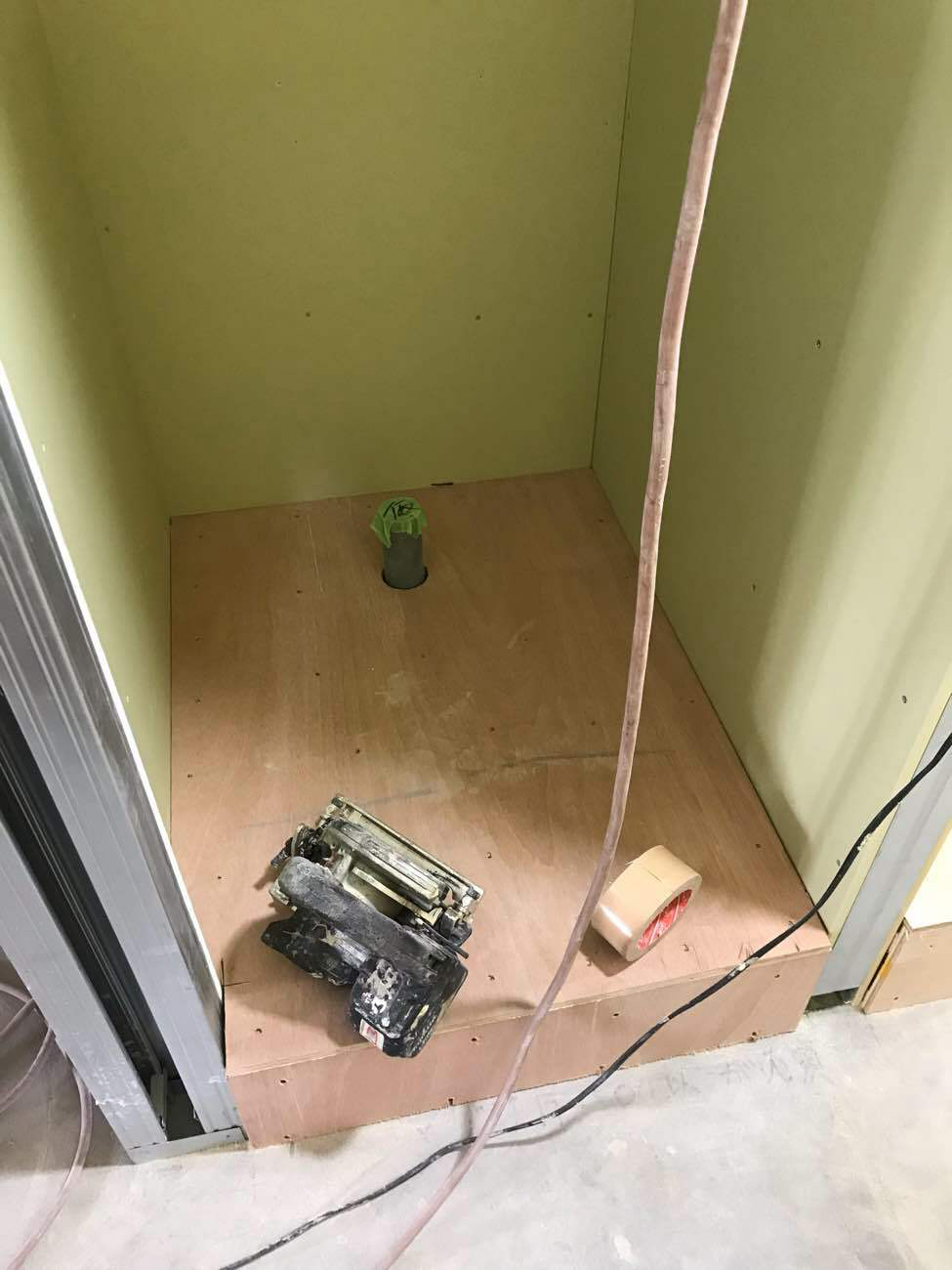 店舗　置床工事　乾式二重床（東京都港区）