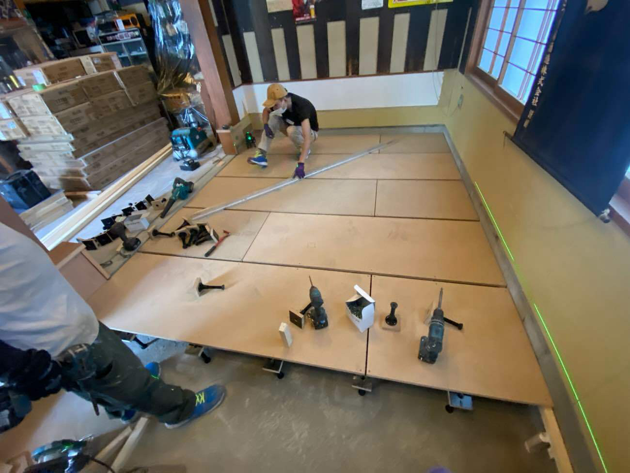 店舗　置床工事　乾式二重床（埼玉県朝霞市）