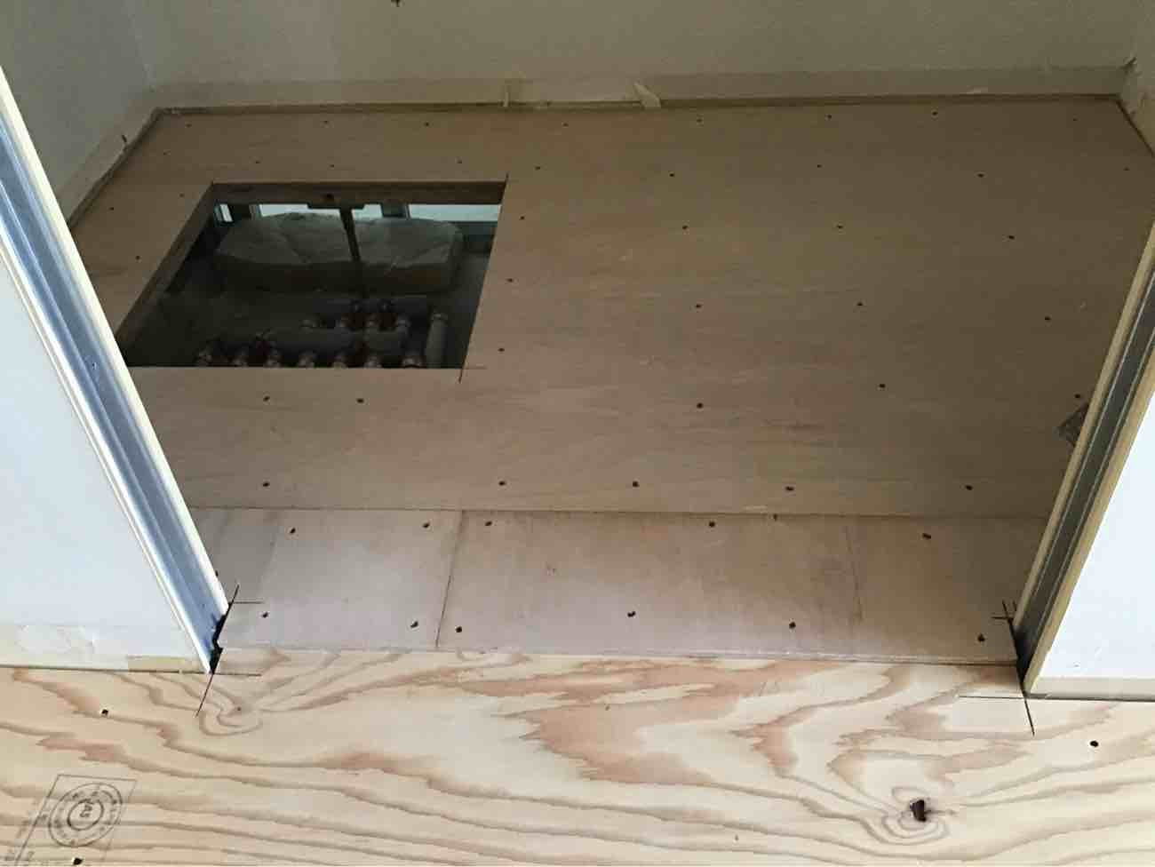 マンション　置床工事　針葉樹合板（東京都中央区）