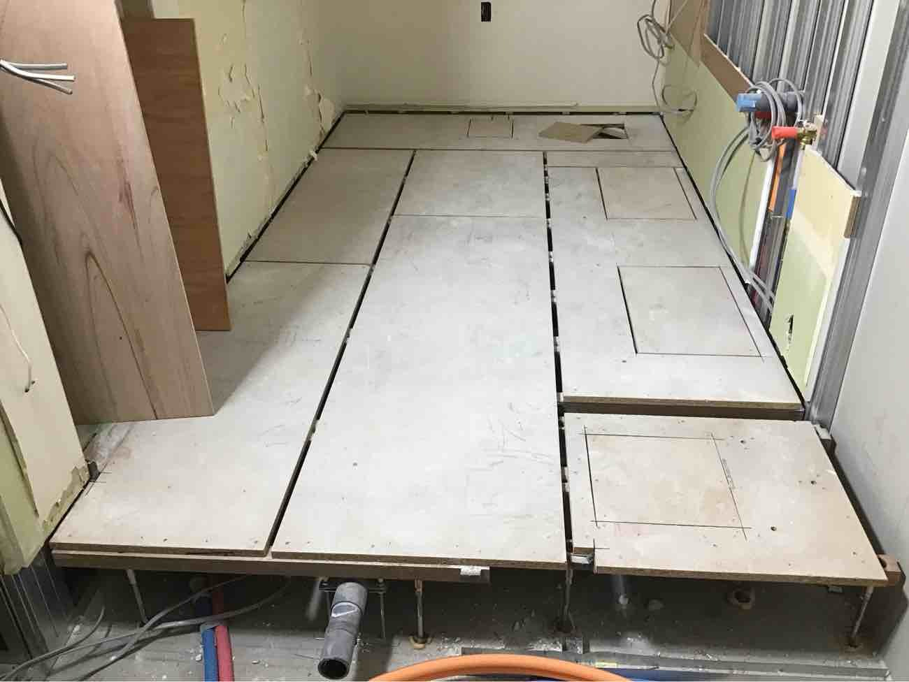 マンション　置床工事　針葉樹合板（東京都中央区）