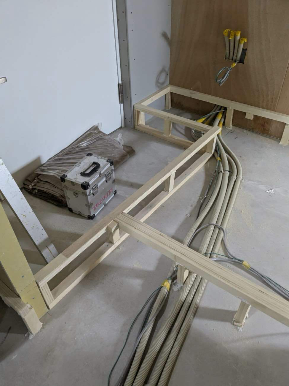 店舗新築　置床工事　乾式二重床（東京都渋谷区）