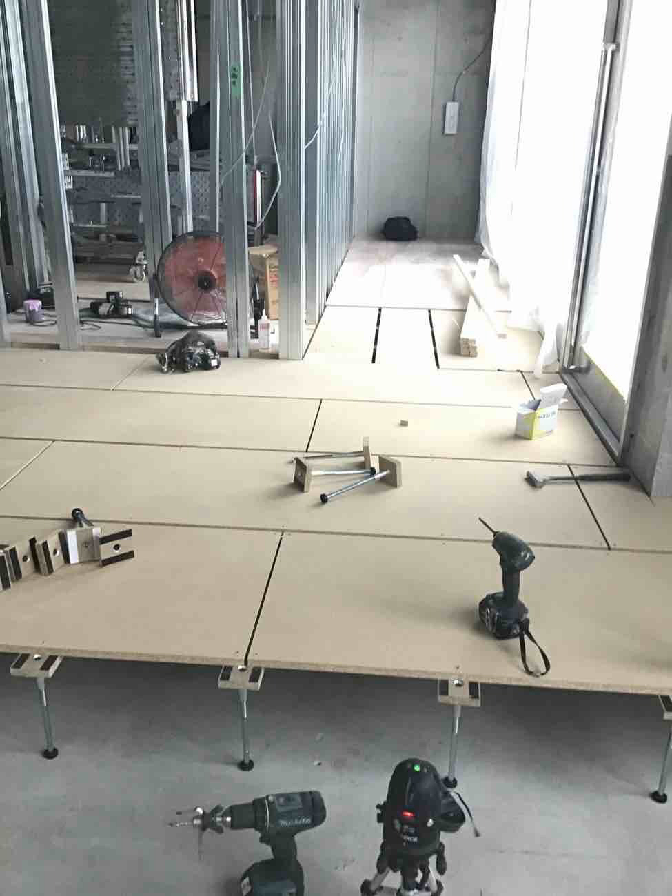 店舗新築　置床工事　乾式二重床（横浜市青葉区）