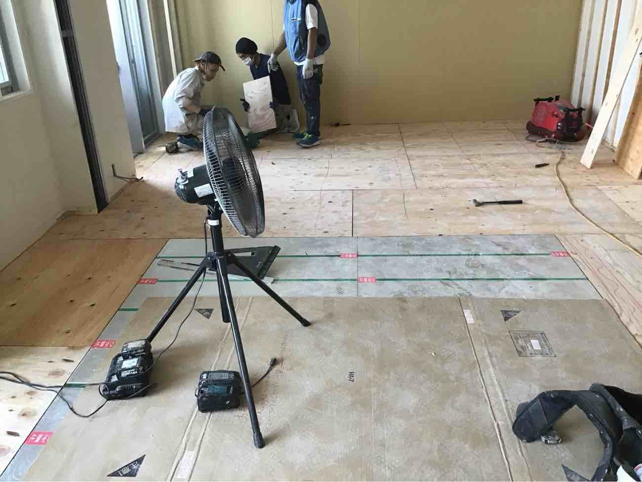 マンション　置床工事　針葉樹合板（東京都中央区）