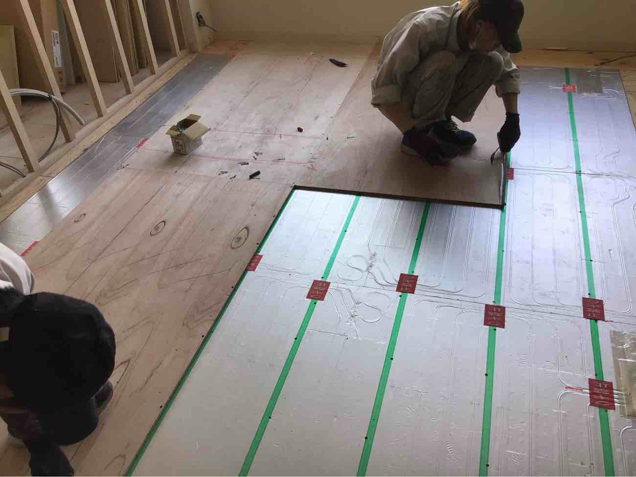 マンション　置床工事　針葉樹合板（東京都中央区）