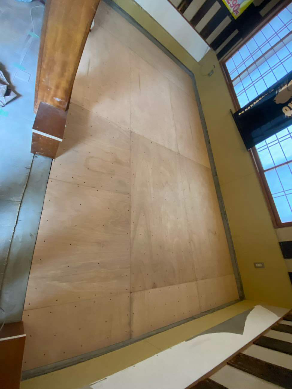 店舗　置床工事　乾式二重床（埼玉県朝霞市）