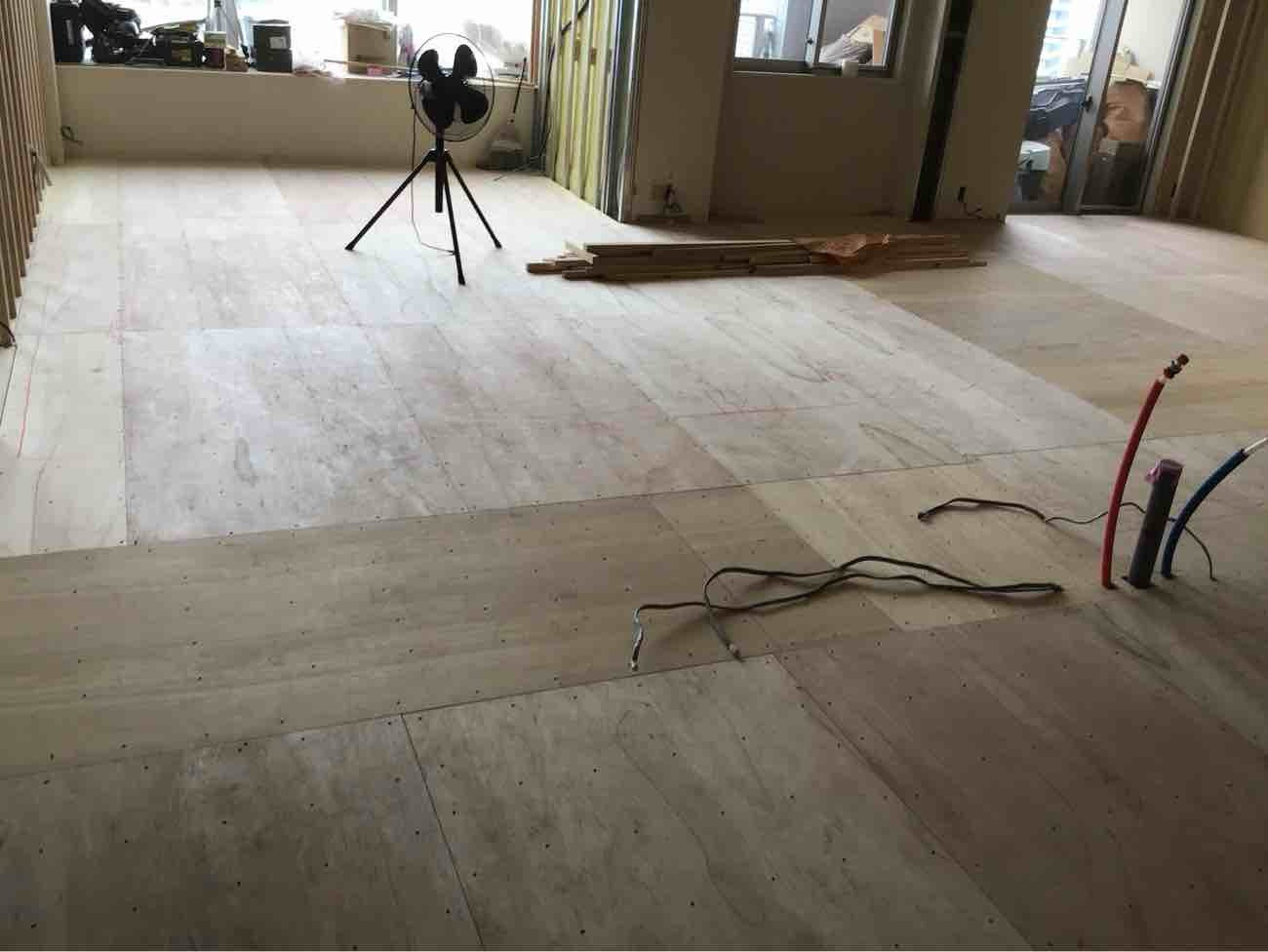 マンション　置床工事　針葉樹合板（東京都中央区）