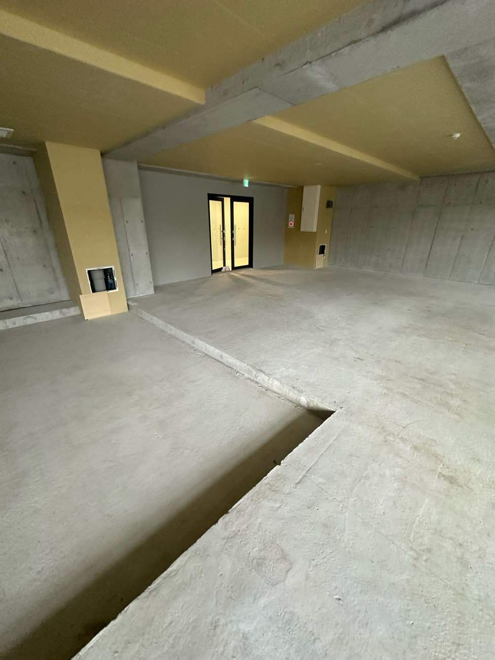 クリニック　置床工事　乾式二重床（神奈川県横浜市港北区）