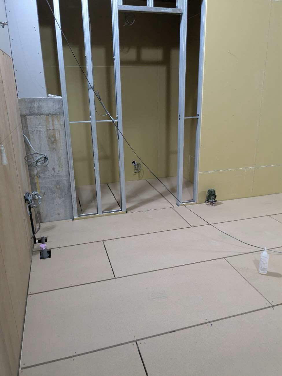 店舗新築　置床工事　乾式二重床（東京都渋谷区）