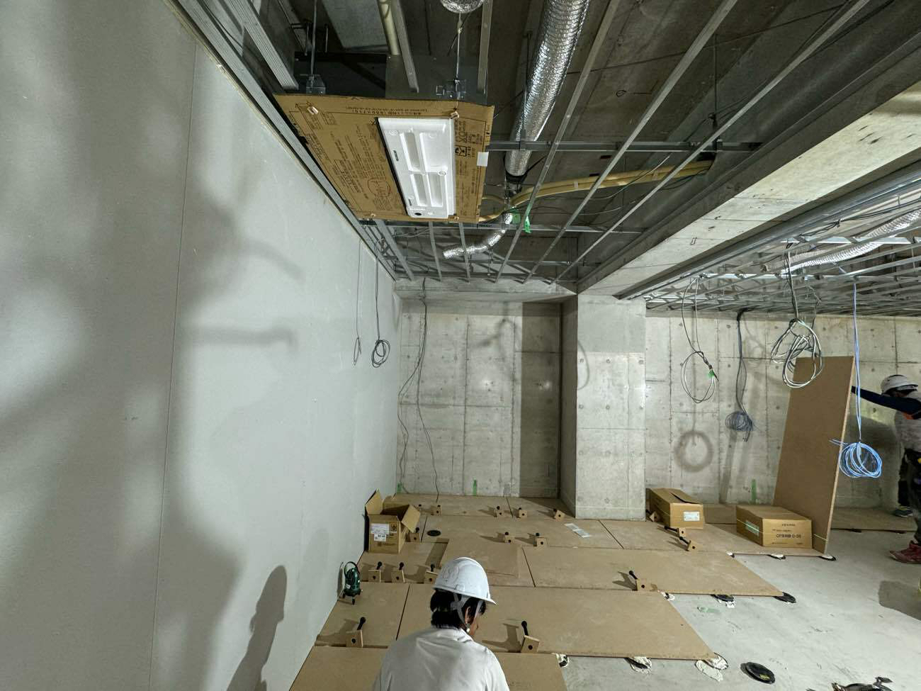 クリニック　置床工事　乾式二重床（神奈川県横浜市港北区）