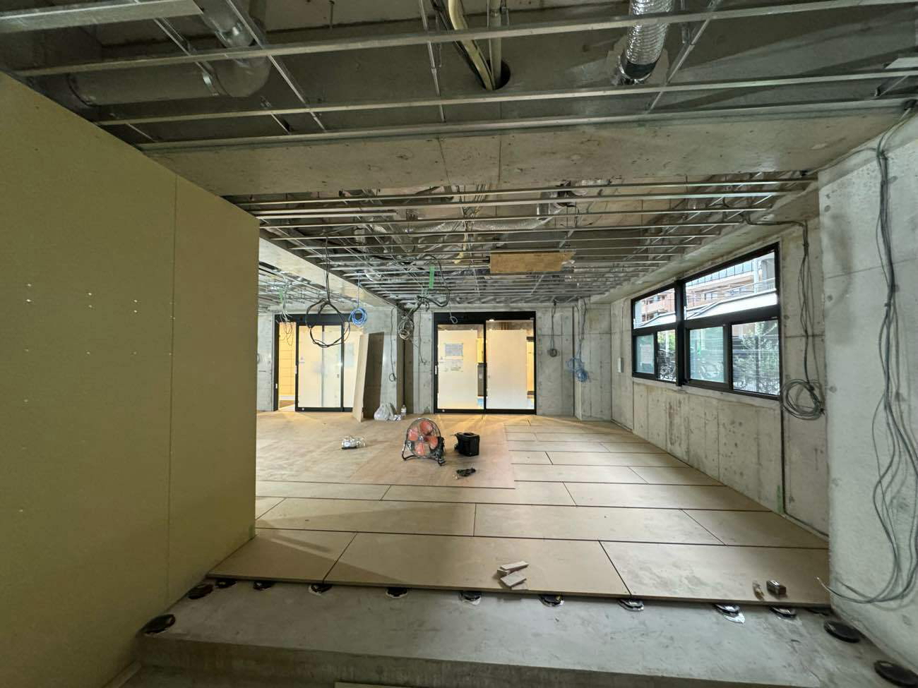 クリニック　置床工事　乾式二重床（神奈川県横浜市港北区）